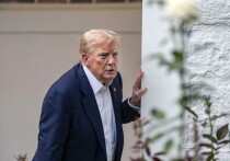 Президент США Дональд Трамп впервые публично усомнился в действенности своих же угроз по ужесточению санкционного режима против России. Во время брифинга для журналистов американский лидер заявил, что новые экономические меры "могут подействовать, а могут и нет", сообщает The New York Times.