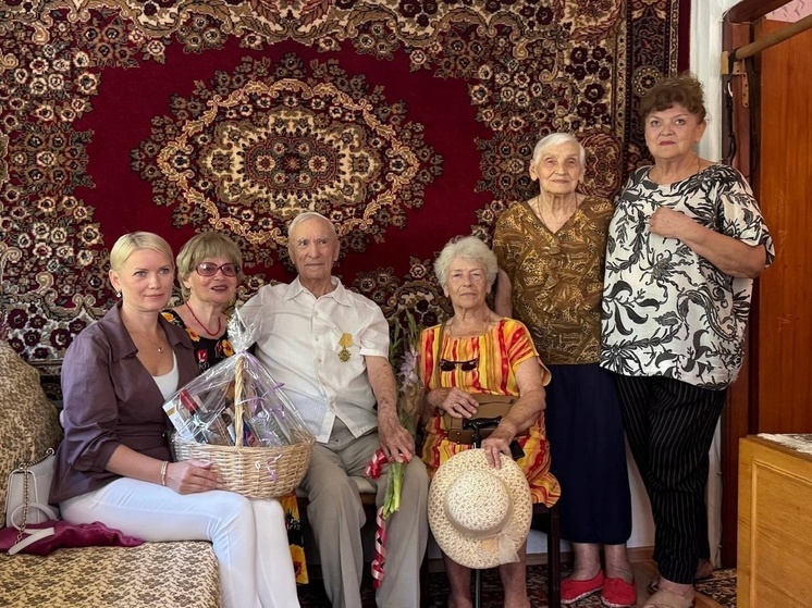 Депутат ЗСК Вероника Иванчикова поздравила с 95-летием ветерана Великой Отечественной войны
