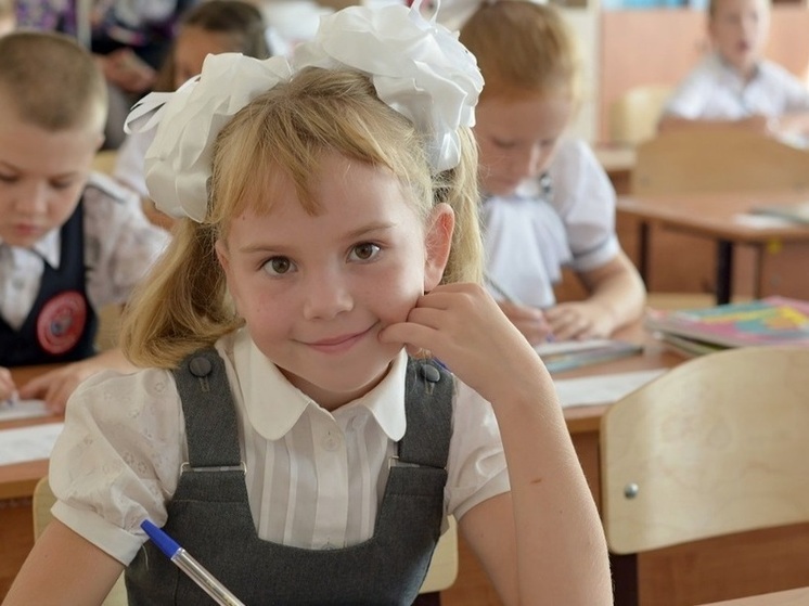 Многодетные семьи в Курске смогут получить выплату на школьную и спортивную форму