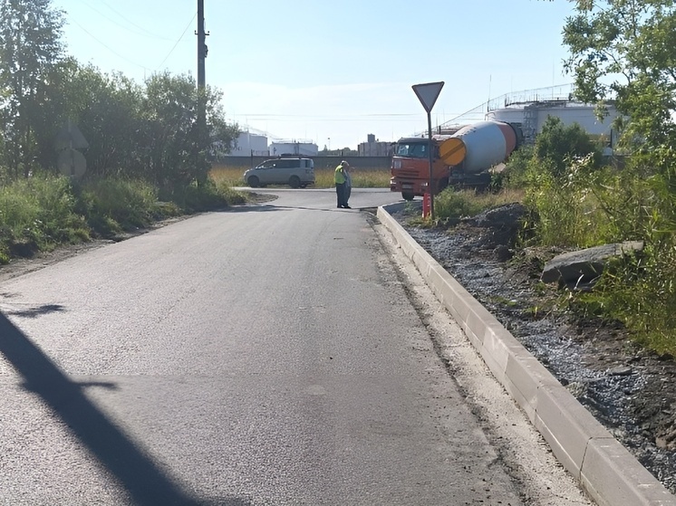 На автодороге в поселке Талаги завершена укладка выравнивающего слоя