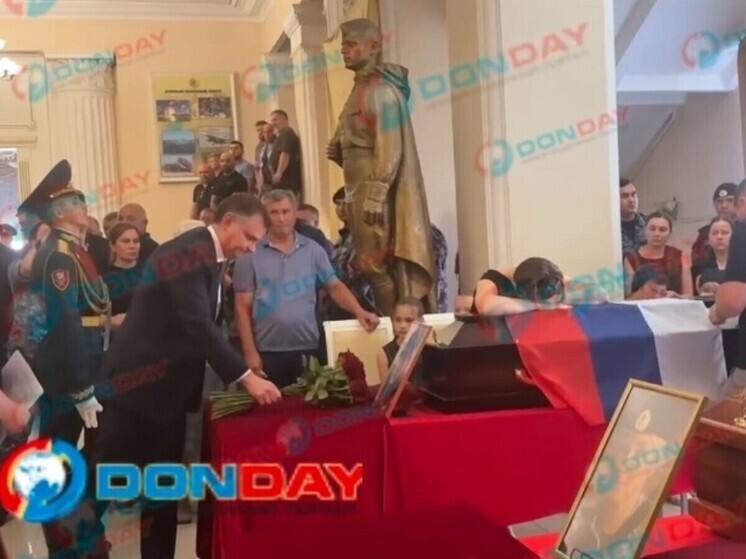 Врио губернатора Ростовской области пришел на похороны саперов, погибших при разминировании БПЛА