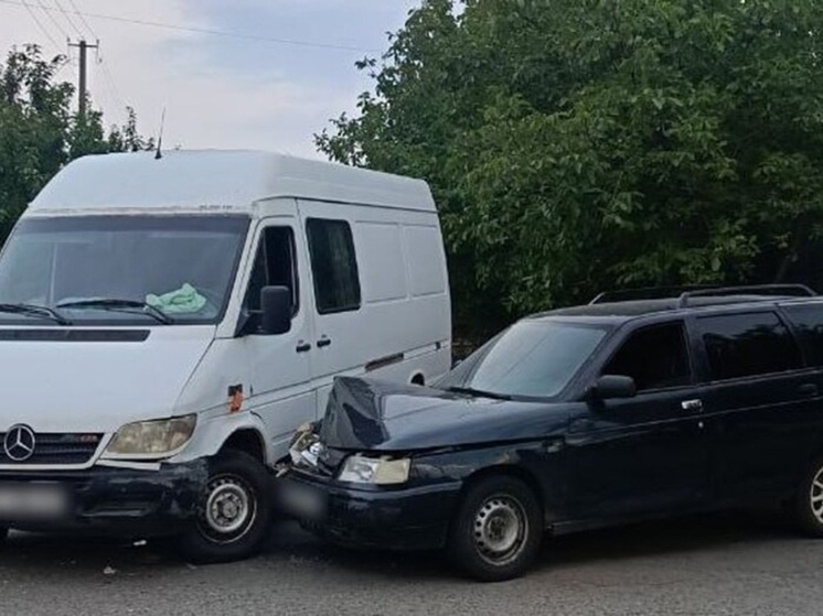 В Каховке столкнулись два автомобиля, есть пострадавшие