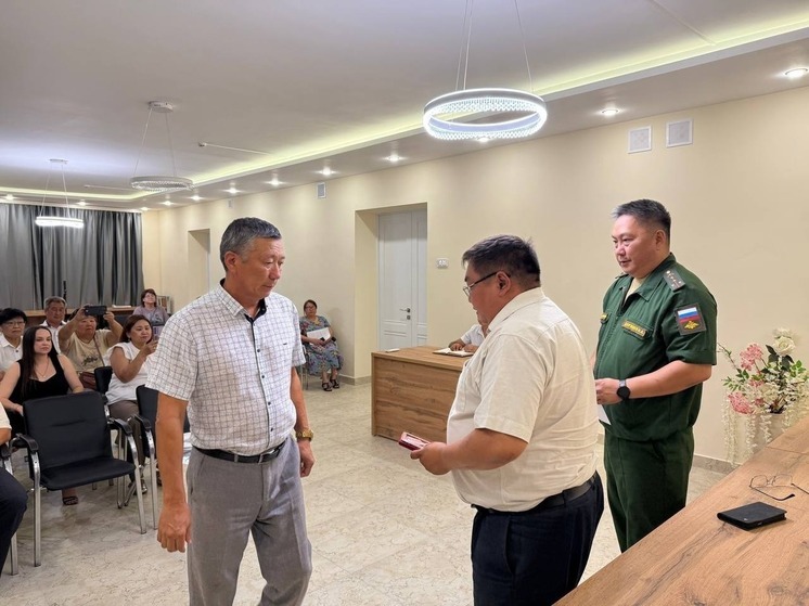 Семье погибшего участника СВО вручили орден Мужества