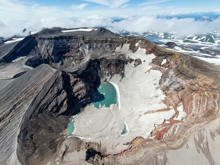 Vulcanologista Makhotkin: Forte terremoto aumenta risco de erupção vulcânica em Kamchatka