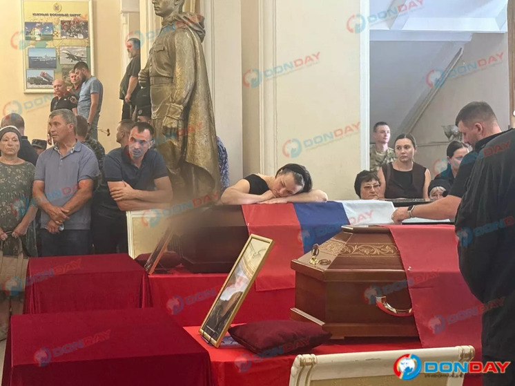 В Ростове родные попрощались с саперами, погибшими при взрыве беспилотника
