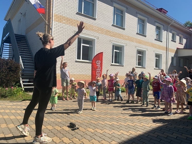 В детсаду «Незабудка» села Яренск прошла зарядка в компании полицейских
