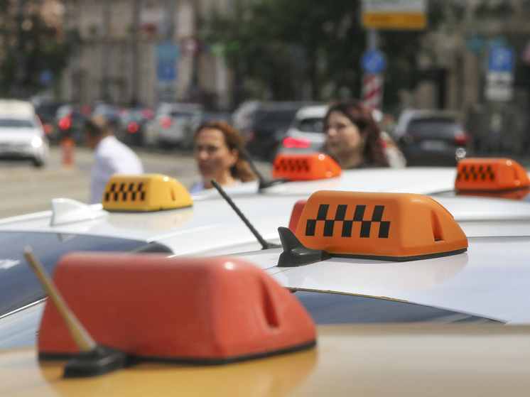 Мособлдума ввела штрафы за нелегальные услуги такси в аэропортах