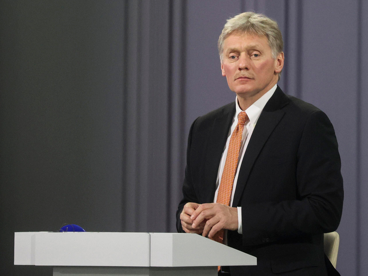 Дмитрий Песков по-прежнему не стал комментировать по существу ультиматум Дональда Трампа ввести санкции против РФ, если Кремль не предпримет шаги по урегулированию конфликта на Украине в десятидневный срок
