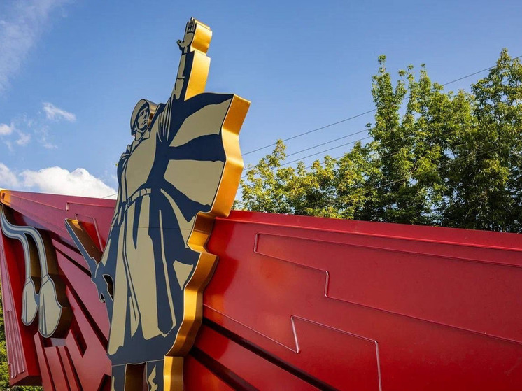 На кольце улицы Соболева появились новые стелы