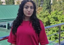 Так, аспирантка Воронежского государственного университета, филолог Шахрзад Горбани Фард из иранского города Мешхед, делится недавними испытаниями, с которыми столкнулась ее семья. Из-за обострения конфликтной ситуации между Израилем и Ираном в июне, Шахрзад долгое время не имела информации о своих родителях, что вызвало у нее значительное беспокойство.