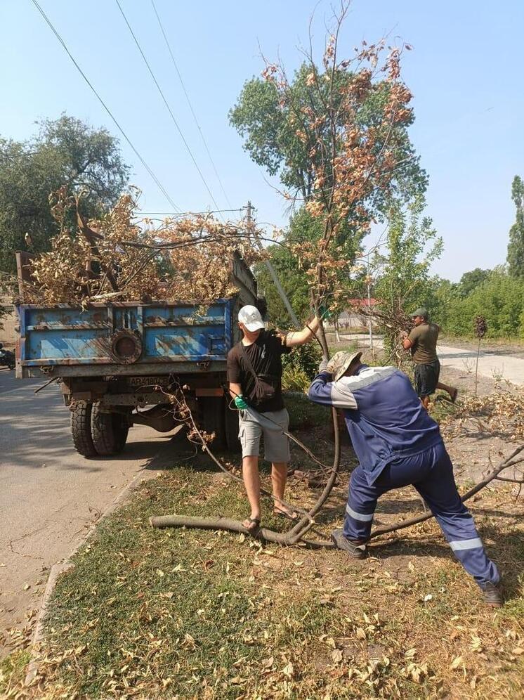 Ингушская бригада помогает в благоустройстве Молочанска