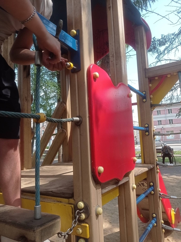 Благодаря прокуратуре дети в Собинке получили новую игровую площадку