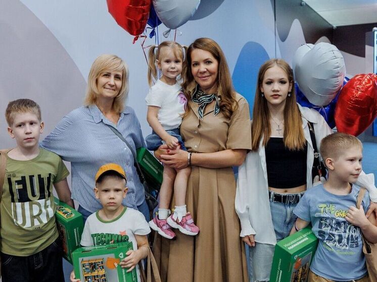 Вице-мэр Ракова: Первыми выставку увидели семьи участников СВО