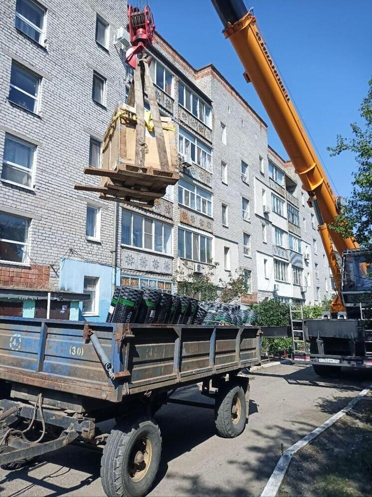 В Куйбышево начался ремонт кровли многоэтажного дома