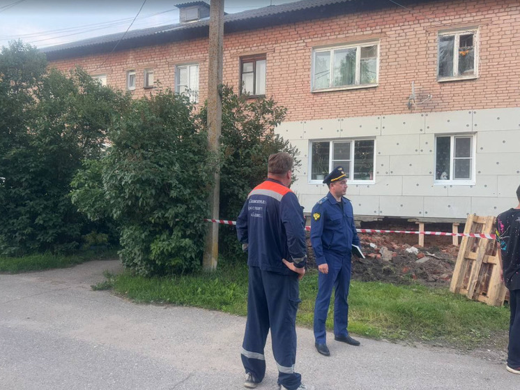 В Переславле жители аварийного дома почти месяц не могут узнать судьбу своего жилья