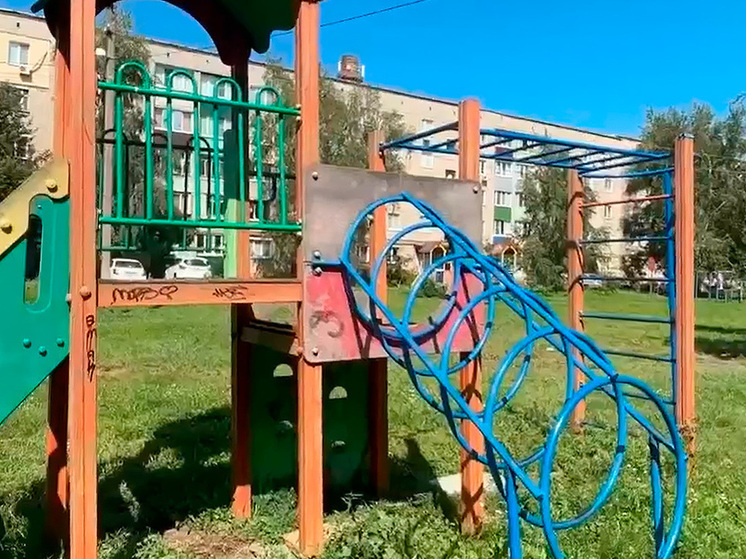 В Тамбове родители бьют тревогу из-за опасных детских площадок