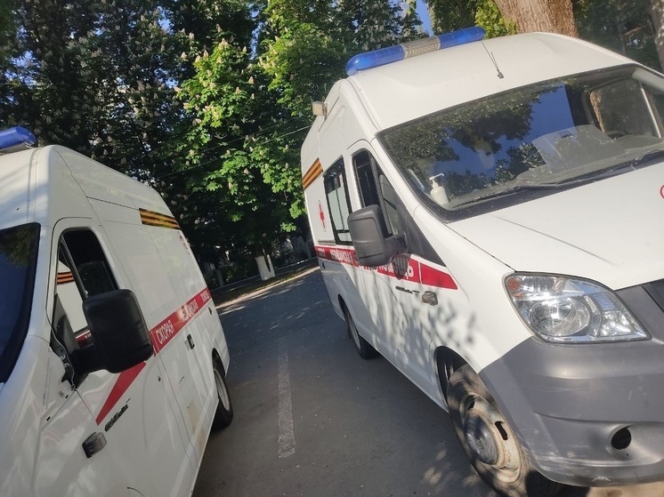 Водитель иномарки сбил девушку на мопеде в Ростовской области
