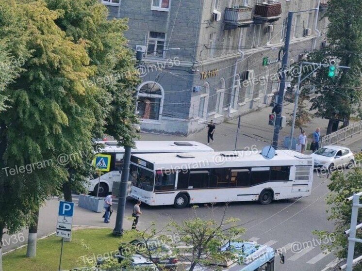 В Воронеже две маршрутки попали в серьезное ДТП возле площади Ленина