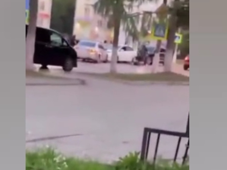 В Ангарске на дороге подрались мужчины