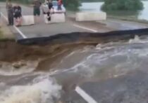 В Амурской области из-за подъёма уровня воды произошёл серьёзный размыв автодороги «Ивановка — Варваровка — Панино», что создало угрозу частичного обрушения моста
