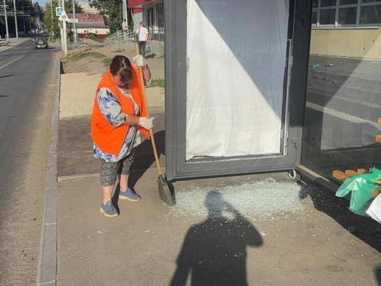 Хулиганы разбили остановку на Огородной в Саратове