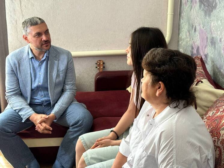 Осипов побывал в гостях у выдающейся художницы в Нерчинске