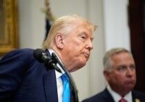 Президент США Дональд Трамп пересмотрел свою позицию по России под влиянием телевизионных репортажей о конфликте на Украине и мнения своей супруги Мелании Трамп