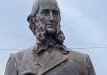 В Степанакерте, столице Нагорного Карабаха, 29 июля, в день рождения Ивана Айвазовского, был снесён памятник выдающемуся русскому художнику-маринисту