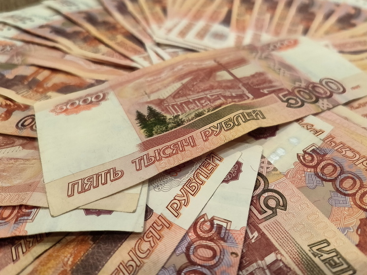 Медианная зарплата в России выросла в 1,4 раза за два года