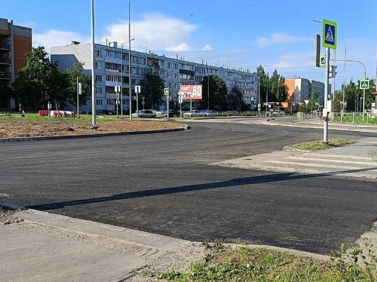 Новый красивый асфальт появился на псковском перекрестке