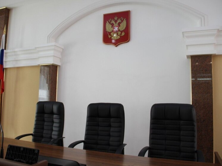 Экс-сотрудника алтайского управления судов арестовали по подозрению в двух преступлениях
