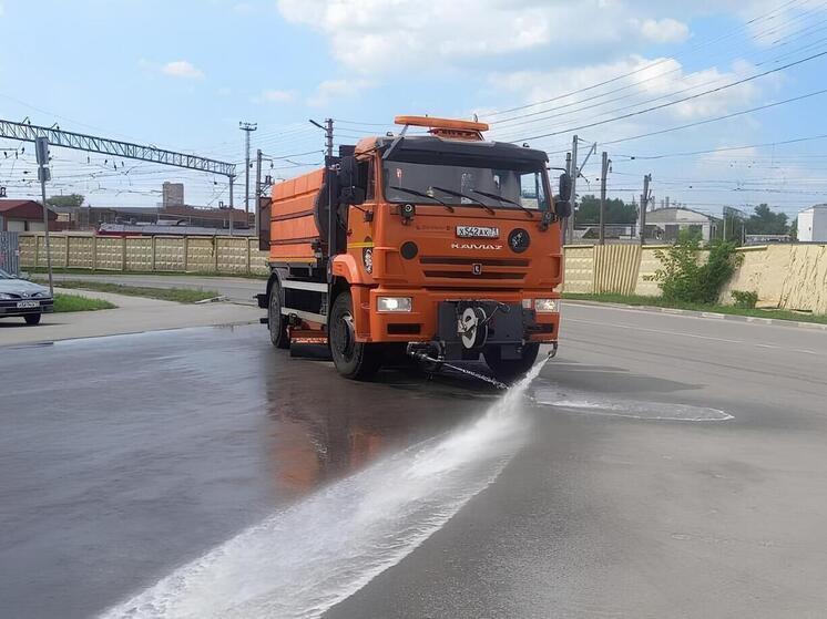 В Туле задействовали 80 единиц техники для уборки городских улиц