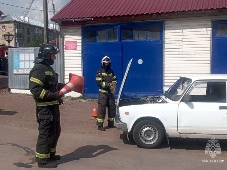 В Плавске спасатели деблокировали “пострадавшего” и ликвидировали последствия аварии