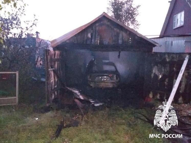 Дом и хозпостройка с машиной сгорели в Рязанской области