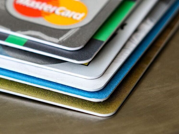 ЦБ пообещал дать разумный срок для замен карт Visa и Mastercard