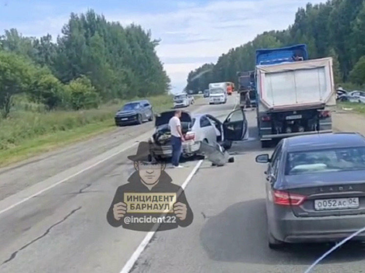 Мужчина и ребенок пострадали в жестком ДТП на Чуйском тракте в Алтайском крае