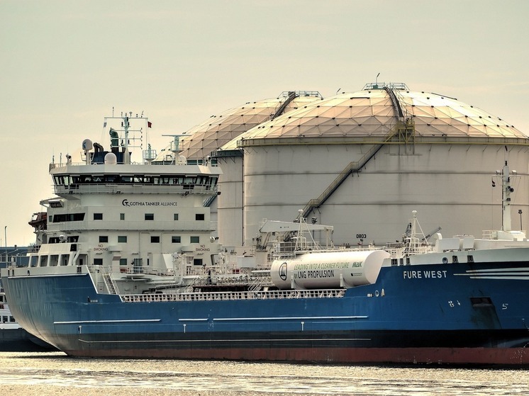 Крупнейшие государственные нефтеперерабатывающие заводы Индии на прошлой неделе прекратили закупку российской нефти