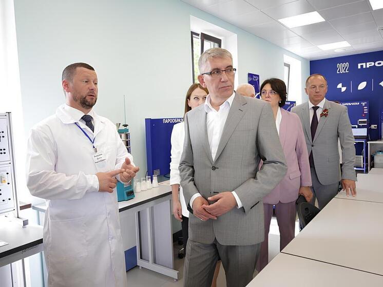 Губернатор Миляев оценил учебно-лабораторный корпус политехнического колледжа