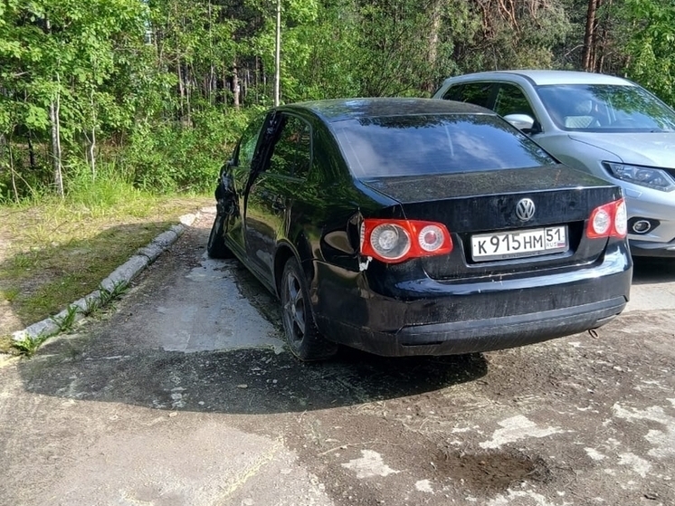 В Ковдорском округе ищут хозяина брошенного автомобиля