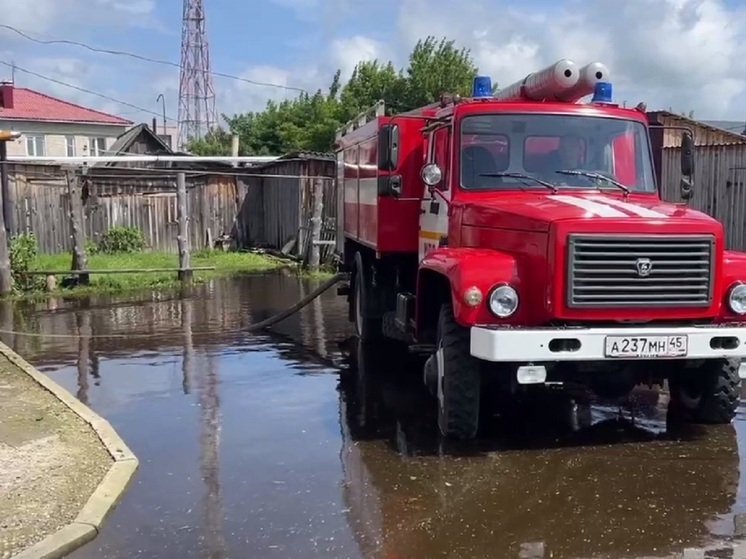 В Курганской области вода затапливает село Белозерское