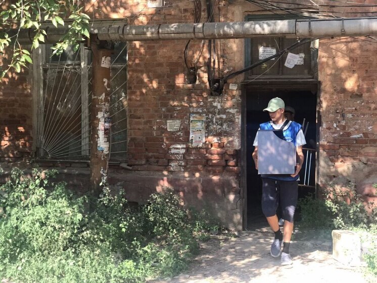 Жители обрушившегося дома в Астрахани в ближайшее время получат единовременные выплаты
