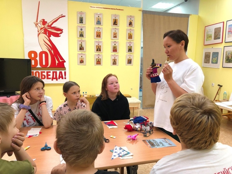В музее НАО состоялось занятие «Жила-была кукла»