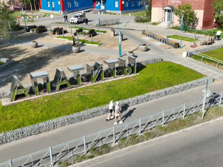 В Апатитах на улице Ферсмана благоустроили общественное пространство