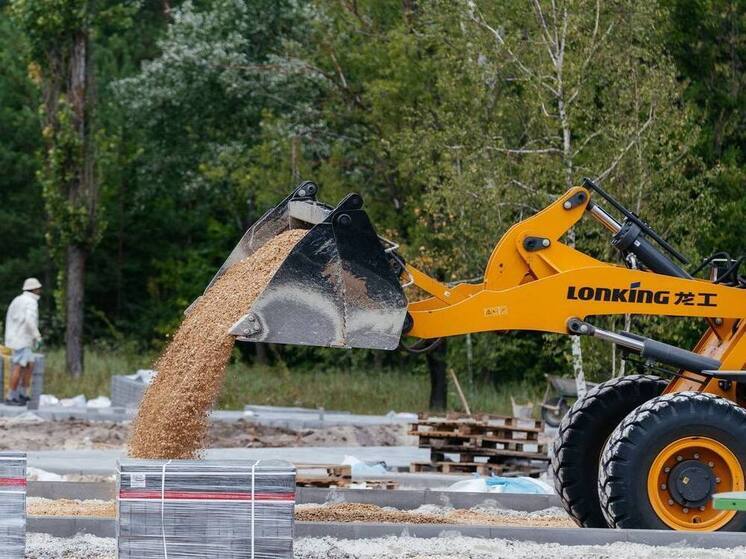 В Липецке продолжаются работы по преображению Нижнего парка