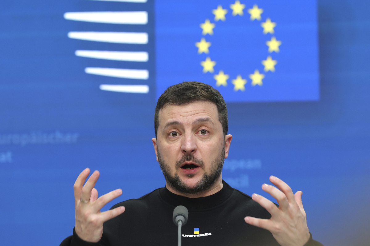 Дубинский заявил о полной беспомощности Зеленского перед протестами