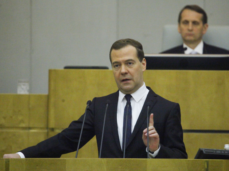 dikGAZETE: Медведев резко отвечает на заявления Трампа из-за недоверия к Западу