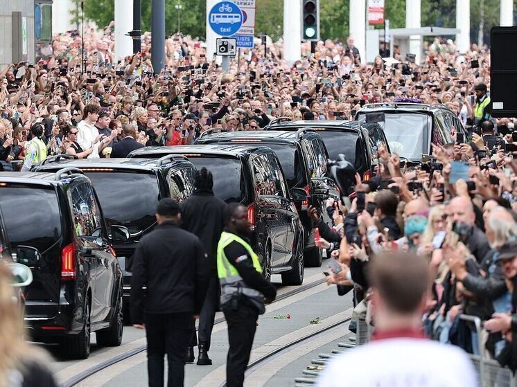 Оззи Осборн похоронен в саду своего особняка в Бакингемшире