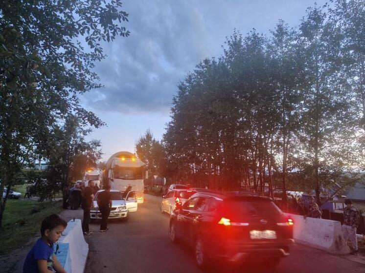 Жители Могочи вышли на пикет, чтобы защитить мост от золотодобытчиков