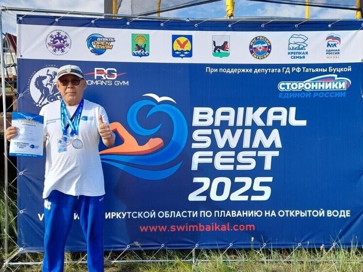 Ветеран спорта из Якутии покорил Байкал на открытом фестивале по плаванию