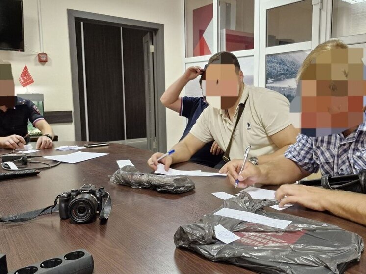 Полиция и Центр "Э" провели обыск в штабе Липецкого обкома КПРФ